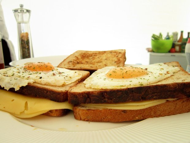 Фотография:  в стиле , Завтрак, Сэндвич, Французская кухня, Кулинарные рецепты, Легкий завтрак, 15 минут – фото на INMYROOM
