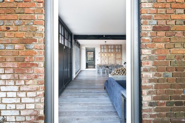 Фотография: Гостиная в стиле Лофт, Скандинавский, Современный, Дом, Советы, Белый, Минимализм, Серый, Более 90 метров – фото на INMYROOM