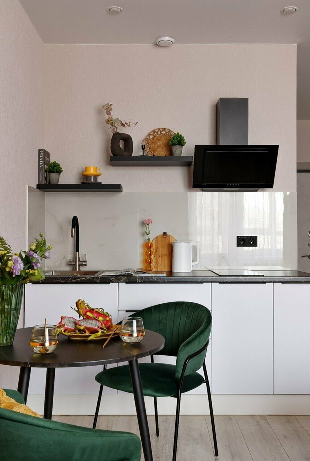 Как обустроить кухню в небольшом пространстве: 5 решений от плюсов - INMYROOM