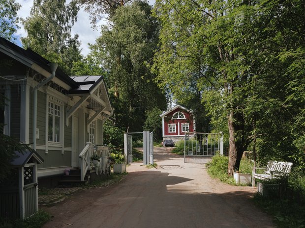 Главный въезд в Усадьбу; пост охраны