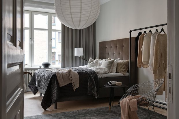 Фотография: Спальня в стиле Скандинавский, Кухня и столовая, Гостиная, Эклектика, Декор интерьера, Квартира, Швеция, Белый, Бежевый, Стокгольм, Серый, скандинавский интерьер, декор в скандинавском стиле, скандинавский стиль в интерьере, 2 комнаты, 60-90 метров, Эмма Фишер – фото на INMYROOM