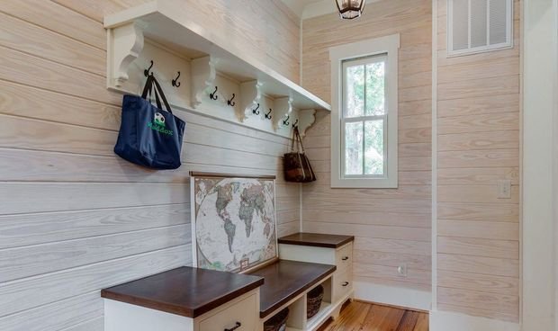 Фотография: Спальня в стиле , Прихожая, Декор интерьера, Квартира, Дом, Прочее, Советы, Ремонт на практике – фото на INMYROOM