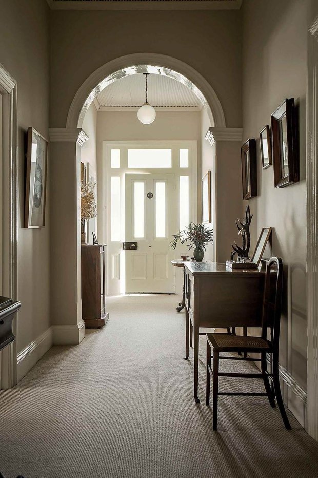 Фотография: Прихожая в стиле Скандинавский, Прованс и Кантри, Дом, Белый, Особняк, Бежевый, Коричневый, Дом и дача, Англия, Уэльс – фото на INMYROOM