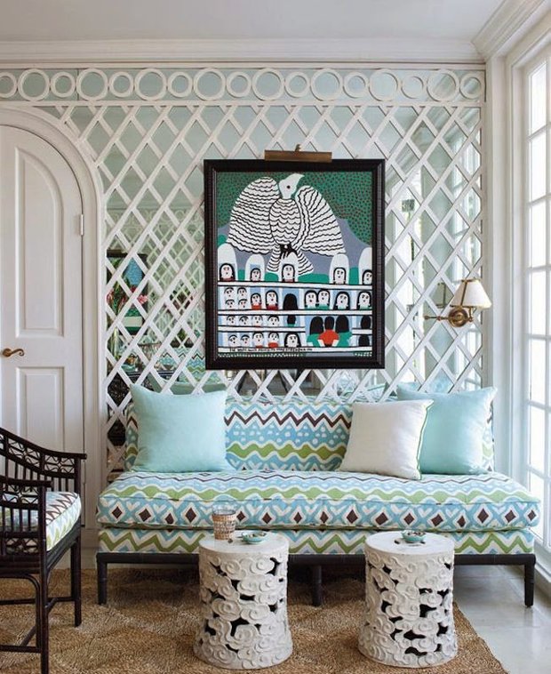 Фотография: Гостиная в стиле Восточный, Эклектика, Декор интерьера, Малогабаритная квартира, Мебель и свет, Советы, Стены, Зеркало, Окна – фото на INMYROOM