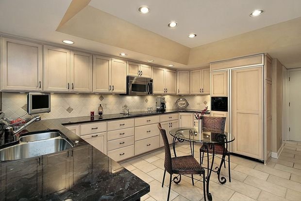 Фотография: Кухня и столовая в стиле Современный, Декор интерьера, Квартира, Дом, Декор, Мебель и свет, Советы, Бежевый – фото на INMYROOM