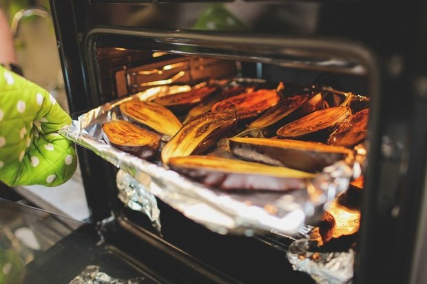 Фотография: в стиле , Обед, Ужин, Основное блюдо, Выпекание, Тушение, Кулинарные рецепты, 30 минут, Пришли гости – фото на INMYROOM