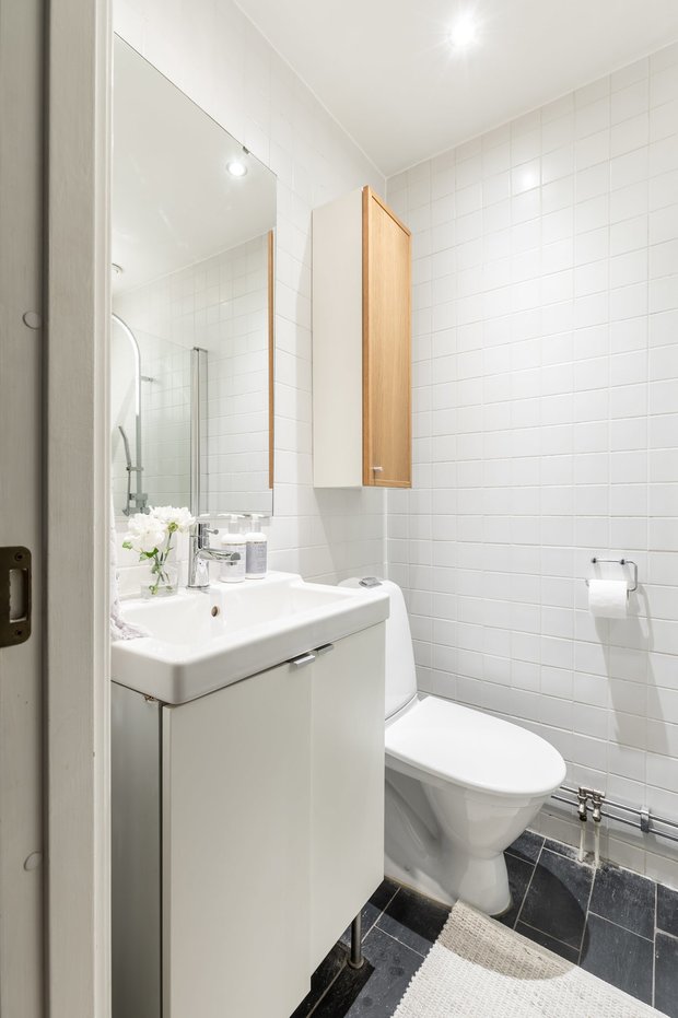 Фотография: Ванная в стиле Современный, Скандинавский, Декор интерьера, Квартира, Швеция, Белый, Серый, 2 комнаты, 60-90 метров – фото на INMYROOM