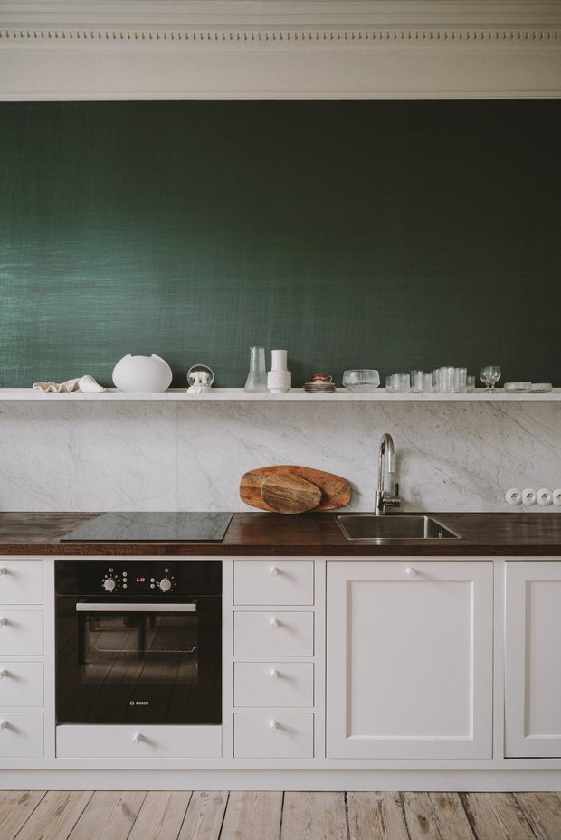 Фотография: Кухня и столовая в стиле Скандинавский, Классический, Декор интерьера, Квартира, Белый, Зеленый, Бежевый, Польша, 3 комнаты – фото на INMYROOM