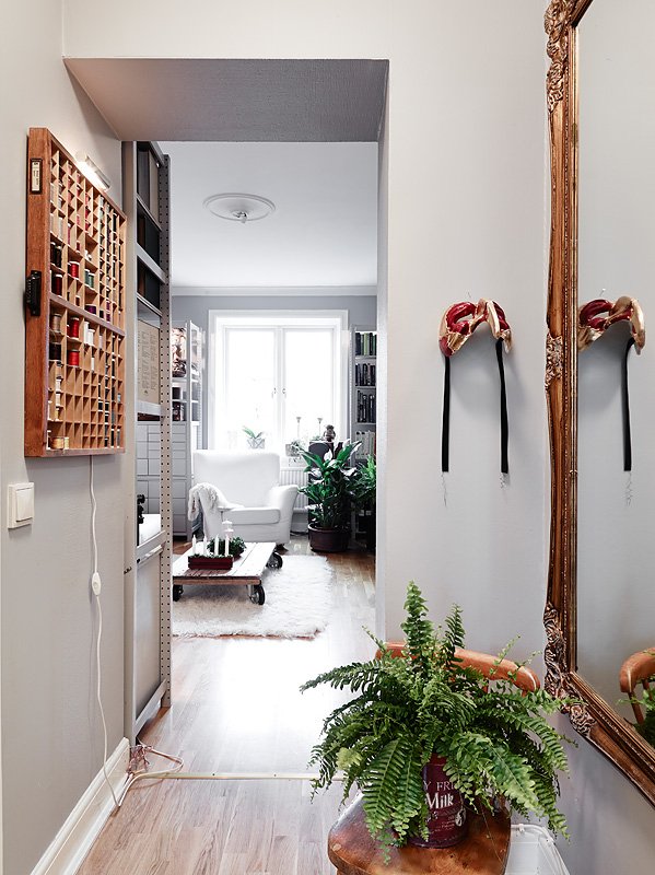 Фотография: Прихожая, Декор в стиле Скандинавский, Малогабаритная квартира, Квартира, Цвет в интерьере, Дома и квартиры, Белый, Гетеборг, 2 комнаты, 40-60 метров – фото на INMYROOM