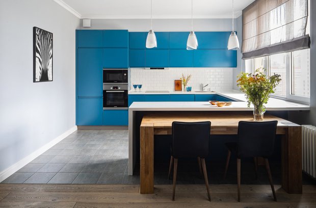 Фотография:  в стиле , Кухня и столовая, Советы, яркая кухня – фото на INMYROOM