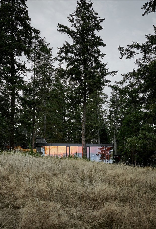 Фотография:  в стиле , Современный, Дом, Минимализм, Бежевый, Серый, Дом и дача – фото на INMYROOM