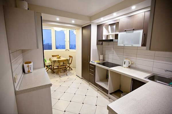 Фотография:  в стиле , Кухня и столовая, Квартира, Дом, Планировки, Мебель и свет, Советы, Перепланировка, Переделка – фото на INMYROOM