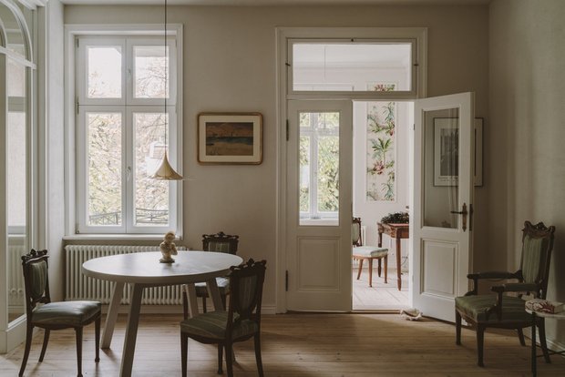 Фотография: Гостиная в стиле Скандинавский, Эклектика, Классический, Декор интерьера, Квартира, Белый, Зеленый, Бежевый, Польша, 3 комнаты – фото на INMYROOM