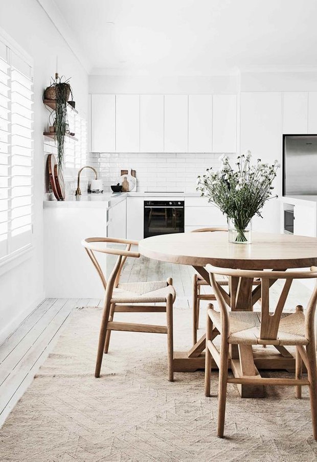 Фотография: Кухня и столовая в стиле Скандинавский, Декор интерьера, Дом, Белый, 4 и больше, Более 90 метров – фото на INMYROOM