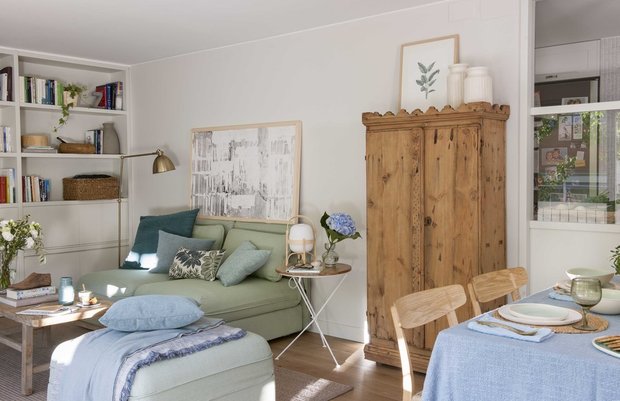 Фотография: Гостиная в стиле Скандинавский, Декор интерьера, Квартира, Испания, Барселона, Зеленый, Синий, 3 комнаты, 60-90 метров, Летний интерьер, Марта Пратс – фото на INMYROOM