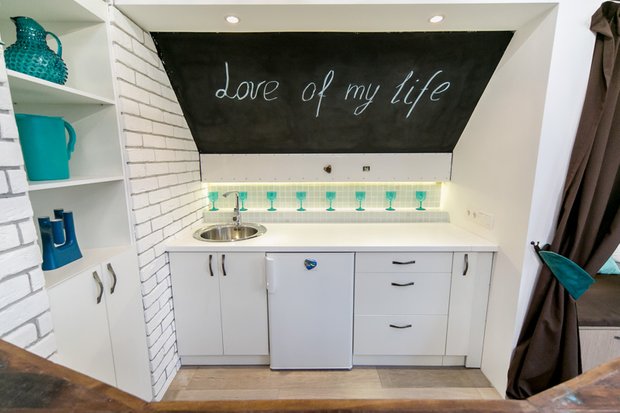 Фотография: Кухня и столовая в стиле Прованс и Кантри, Лофт, Скандинавский, Современный, Интерьер комнат, Дача, Дачный ответ, Мансарда – фото на INMYROOM