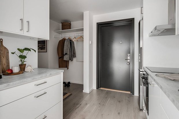 Фотография: Кухня и столовая в стиле Скандинавский, Декор интерьера, Квартира, Белый, Минимализм, Бежевый, до 40 метров – фото на INMYROOM