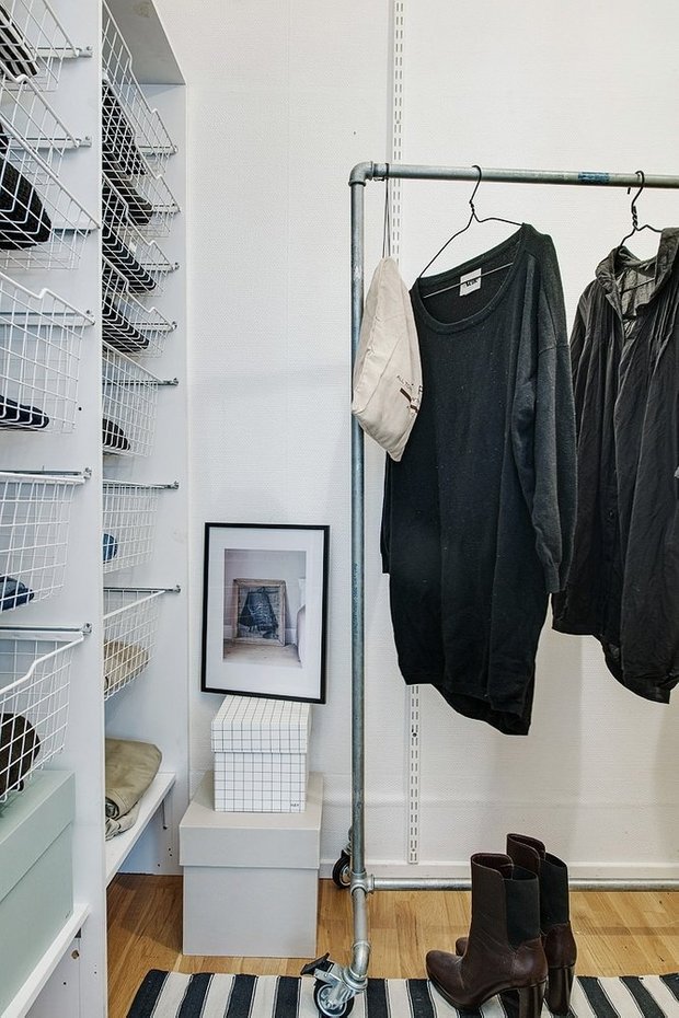 Фотография:  в стиле , Гардеробная, Малогабаритная квартира, Советы – фото на INMYROOM