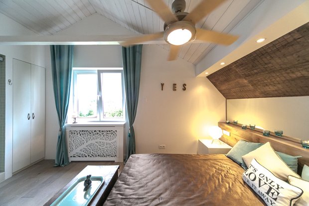 Фотография: Спальня в стиле Прованс и Кантри, Скандинавский, Современный, Интерьер комнат, Дача, Дачный ответ, Мансарда – фото на INMYROOM