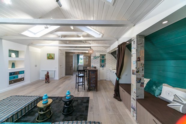 Фотография: Гостиная в стиле Прованс и Кантри, Скандинавский, Современный, Интерьер комнат, Дача, Дачный ответ, Мансарда – фото на INMYROOM