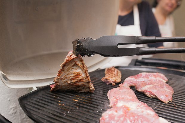 Фотография:  в стиле , Обед, Ужин, Перекусить, Закуска, Основное блюдо, Гриль, Закуски, Мясо, Латинская кухня, Кулинарные рецепты, Тесто, 30 минут, Закуска перед телевизором – фото на INMYROOM