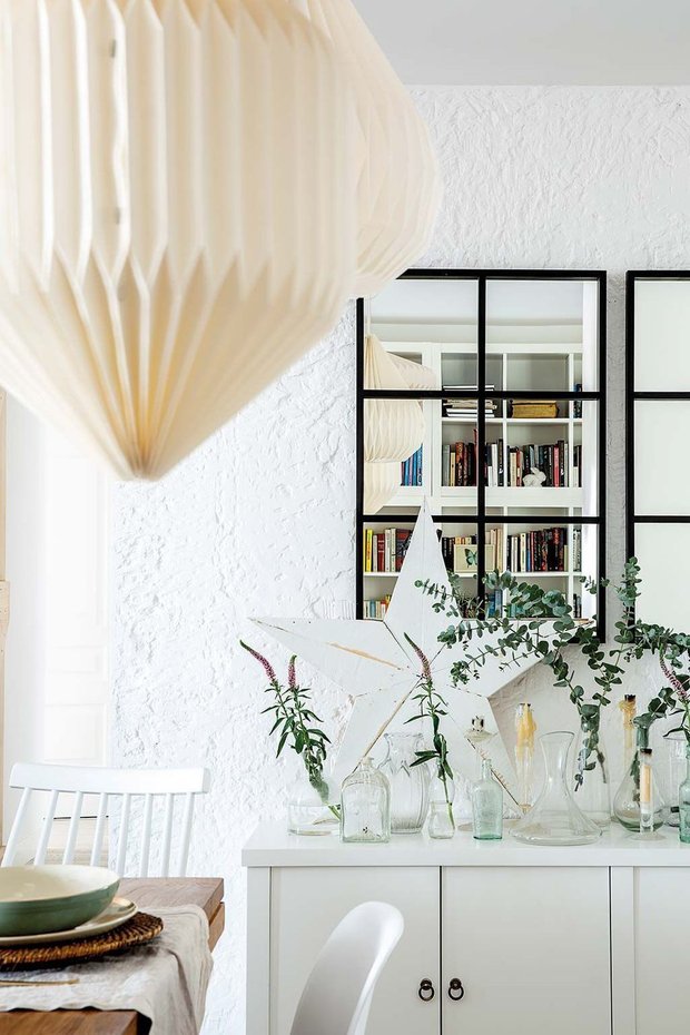 Фотография: Гостиная в стиле Скандинавский, Кухня и столовая, Спальня, Прованс и Кантри, Эклектика, Декор и DIY, Квартира, Испания, Белый, Мадрид, Бирюзовый, 4 и больше, Более 90 метров, как оформить квартиру светлой – фото на INMYROOM