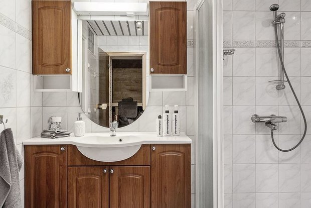Фотография: Ванная в стиле Современный, Кухня и столовая, Гостиная, Декор интерьера, Дом, Швеция, Стокгольм, как создать уютную атмосферу, 4 и больше, Более 90 метров, гостеприимный интерьер – фото на INMYROOM