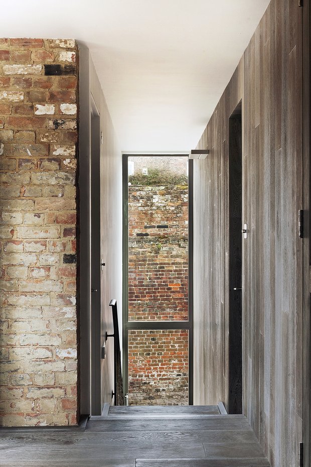 Фотография:  в стиле , Современный, Дом, Советы, Белый, Минимализм, Серый, Более 90 метров – фото на INMYROOM