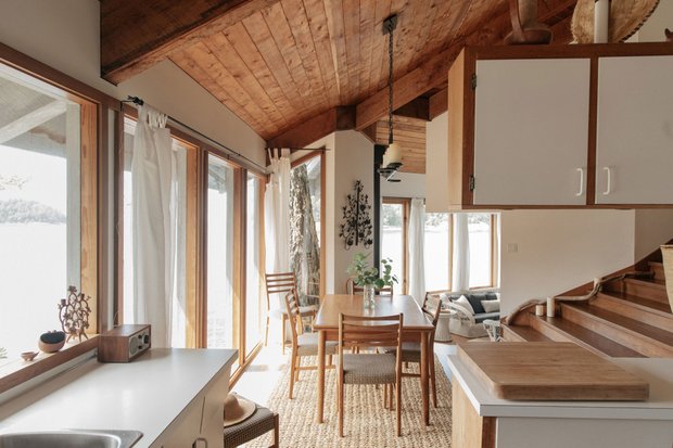 Фотография: Кухня и столовая в стиле Минимализм, Эко, Прованс и Кантри, Белый, Бежевый, Дом и дача – фото на INMYROOM