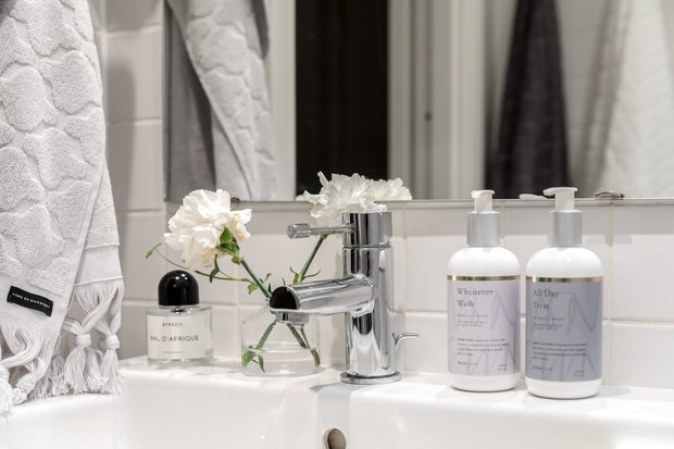 Фотография: Ванная в стиле Современный, Скандинавский, Декор интерьера, Квартира, Швеция, Белый, Серый, 2 комнаты, 60-90 метров – фото на INMYROOM