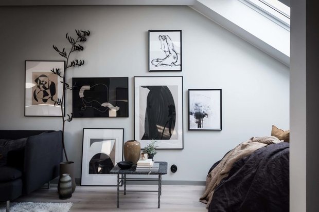 Фотография: Спальня в стиле Современный, Скандинавский, Декор интерьера, Квартира, Студия, Белый, Бежевый, Серый, интерьер мансарды, до 40 метров, Эмма Фишер – фото на INMYROOM