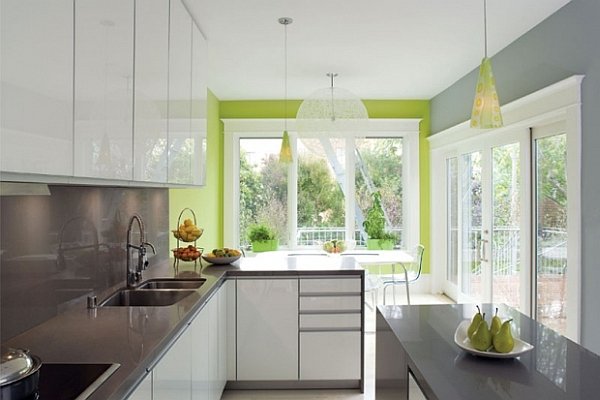 Фотография: в стиле , Кухня и столовая, Советы, планировка узкой кухни в хрущевке, дизайн узкой кухни, обустройство узкой кухни, мебель для узкой кухни, сценарии освещения для узкой кухни – фото на INMYROOM