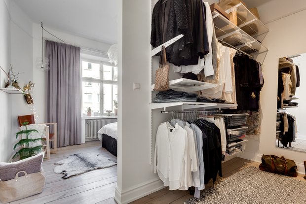 Фотография: Гардеробная в стиле Скандинавский, Спальня, Советы – фото на INMYROOM