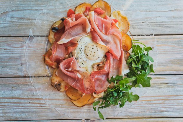 Фотография:  в стиле , Завтрак, Картофель, Кулинарные рецепты, Легкий завтрак, 15 минут, Закуска перед телевизором, Готовит KitchenMag, Европейская кухня, Просто – фото на INMYROOM