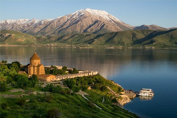 Озеро Севан, фото: pinterest.com