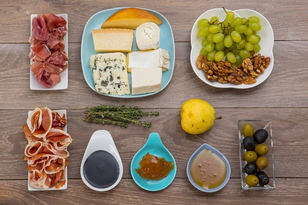 Фотография: в стиле , Закуска, Сырым, Закуски, Французская кухня, Кулинарные рецепты, 15 минут, Пришли гости, Закуска перед телевизором, День рождения – фото на INMYROOM