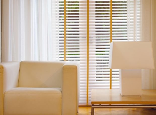 Фотография: Гостиная в стиле Скандинавский, Декор интерьера, Квартира, Дом, Жалюзи – фото на INMYROOM