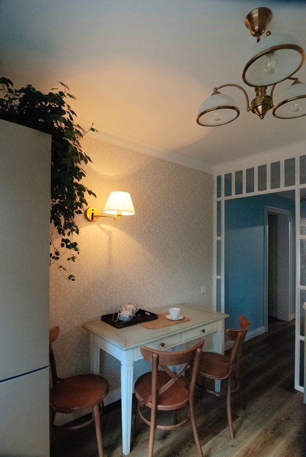 Фотография:  в стиле , Квартира, Проект дня, Панельный дом, 2 комнаты, 40-60 метров, Челябинская область, современный с элементами классики, Миасс – фото на INMYROOM