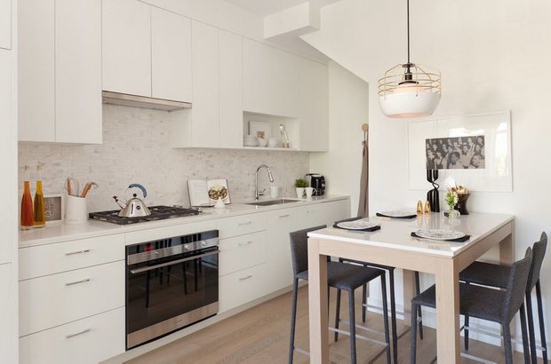 Фотография: Кухня и столовая в стиле Современный, Советы, ламинат, ламинат в квартире, ламинат на полу, за и против, Виктория Пашинская, энциклопедия_отделка, Наталья Широкорад, Ольга Артемова, ламинат в мокрой зоне – фото на INMYROOM