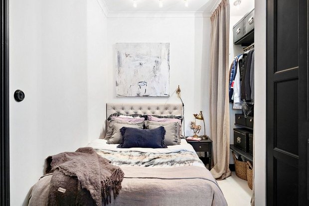 Фотография: Спальня в стиле Современный, Кухня и столовая, Гостиная, Декор и DIY, Квартира, Швеция, Белый, Черный, Стокгольм, 2 комнаты, до 40 метров – фото на INMYROOM