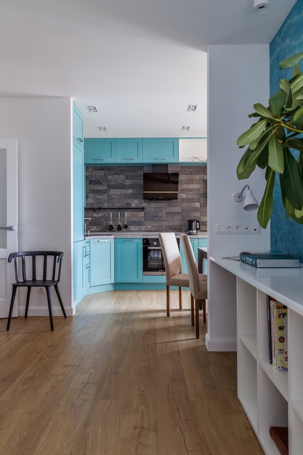 Фотография: Кухня и столовая в стиле , Ремонт на практике, напольное покрытие, ламинат, пвх-плитка – фото на INMYROOM