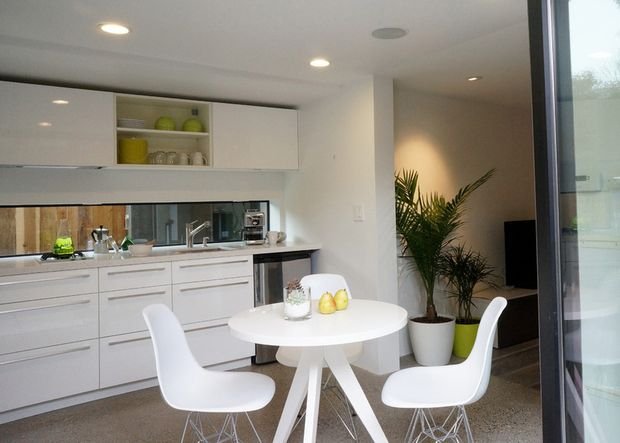 Фотография:  в стиле , Кухня и столовая, Декор интерьера, Малогабаритная квартира, Квартира, Планировки, Декор, Хрущевка – фото на INMYROOM