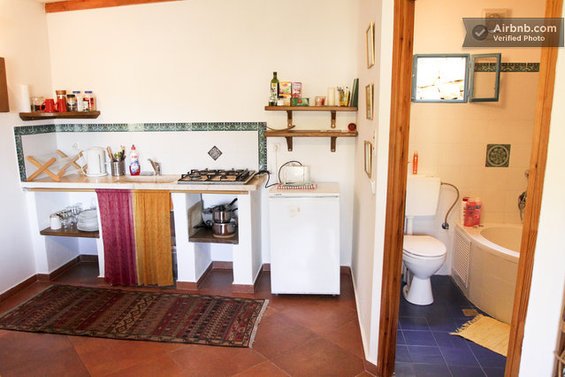 Фотография: Гостиная в стиле Минимализм, Стиль жизни, Советы, Париж, Airbnb – фото на INMYROOM