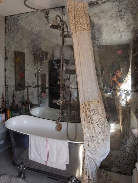 Фотография: Прочее в стиле , Декор интерьера, Le Corbusier, Missoni Home, Moooi, PROVASI, Vitra, Мебель и свет, Цвет в интерьере, Стиль жизни, Советы, Цветы, Светильник, Подушки, Мягкая мебель, Диван, Ковер, Зеркала, Стулья, Карим Рашид, Пуф, Moroso, Ольга Косырева – фото на INMYROOM
