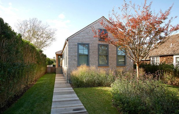 Фотография:  в стиле , Окна, Подоконник, Гид, скандинавский интерьер, скандинавские мотивы в интерьере, пластиковые окна, Никита Морозов, Geometrium, ИКЕА, домашняя стирка, экономичная отделка пола, обустройство однушки, как оформить интерьер в стиле лофт, отделка в лофте, декор интерьера в скандинавском стиле, функциональная однушка, как задействовать подоконник, как утеплить окна в квартире, утепление окон, П-30, обустройство однокомнатной квартиры в П-30, дизайн типовой однушки, распространенные ошибки во время стирки, новый каталог ИКЕА 2016, CIRCUS 28, ИКЕА 2016, как облегчить процесс стирки, подоконник-столешница – фото на INMYROOM