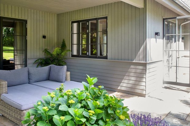 Фотография: Терраса в стиле Минимализм, Скандинавский, Современный, Дом, Белый, Серый, Коричневый, Дом и дача – фото на INMYROOM
