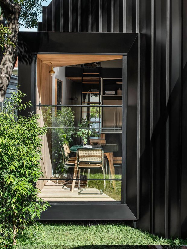 Фотография: Кухня и столовая в стиле Эко, Современный, Дом, Белый, Черный, Бежевый, Дом и дача – фото на INMYROOM