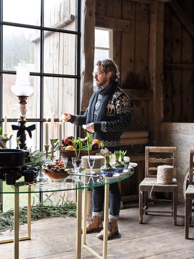 Фотография:  в стиле , Декор интерьера, Дом, Швеция, скандинавский интерьер, новогодний декор, новогодний декор интерьера, как украсить интерьер к новому году – фото на INMYROOM