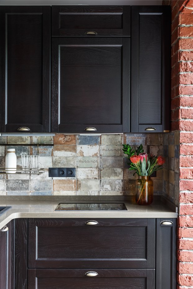 Фотография: Кухня и столовая в стиле Лофт, Малогабаритная квартира, Квартира, Студия, Проект недели, Москва, Марина Саркисян, Кирпичный дом, до 40 метров – фото на INMYROOM