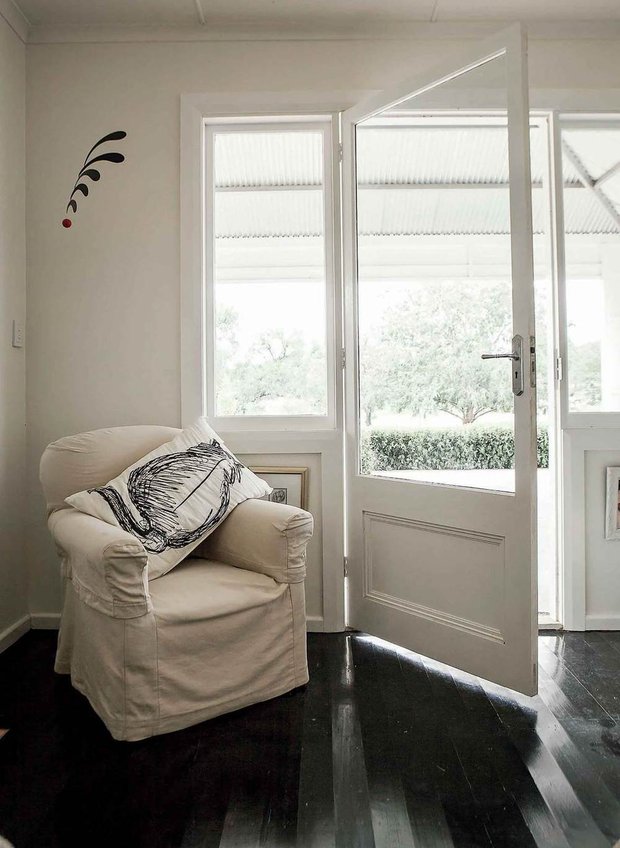 Фотография: Прихожая в стиле Скандинавский, Прованс и Кантри, Дом, Белый, Особняк, Бежевый, Коричневый, Дом и дача, Англия, Уэльс – фото на INMYROOM